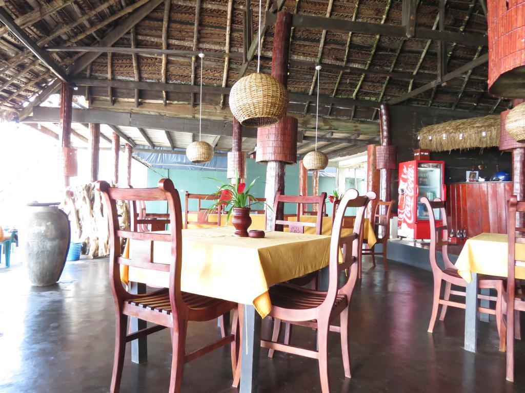Why Not Guest House Hikkaduwa Esterno foto