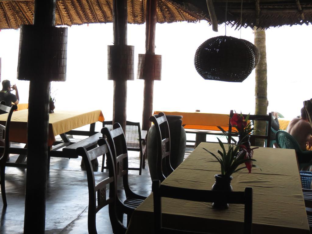 Why Not Guest House Hikkaduwa Esterno foto