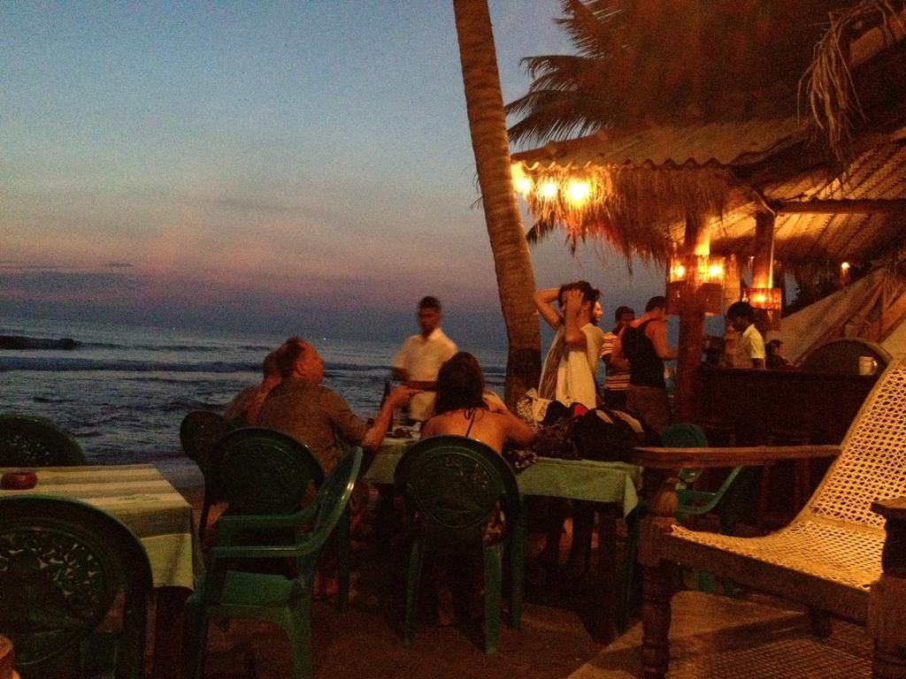 Why Not Guest House Hikkaduwa Esterno foto