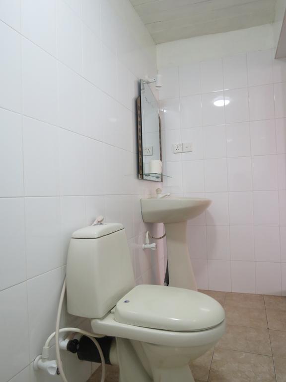Why Not Guest House Hikkaduwa Esterno foto