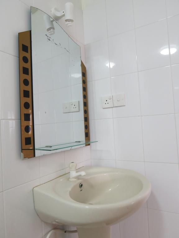 Why Not Guest House Hikkaduwa Esterno foto